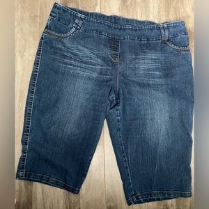 Pennington’s Capris Jeans Plus Size 26 Pull-On Style
